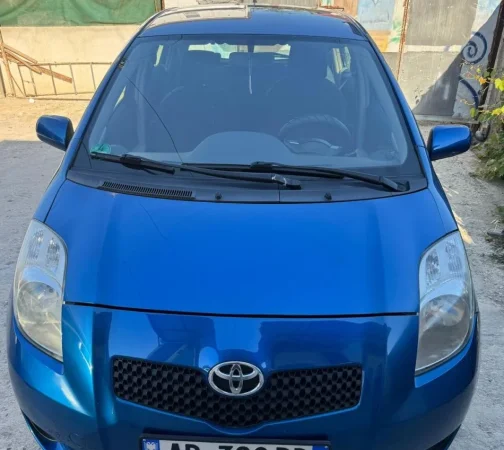 Tirane, shitet makine Toyota Yaris Benzin, blu automatik Kondicioner 4.000 €