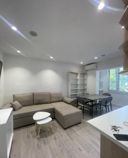 Tirane, jepet me qera apartament 1+1 Kati 4, 50 m² 550 € (STACIONI I TRENIT)