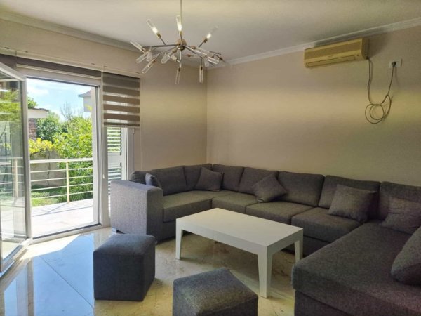 Tirane, jepet me qera Vile 2 Katshe Kati 1, 300 m² 1.500 € (ali demi)