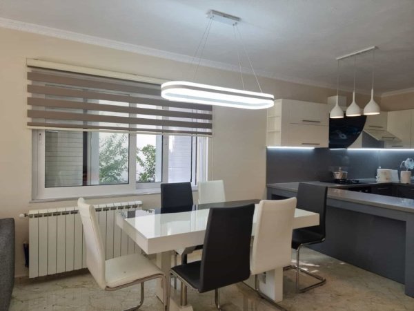 Tirane, jepet me qera Vile 2 Katshe Kati 1, 300 m² 1.500 € (ali demi)