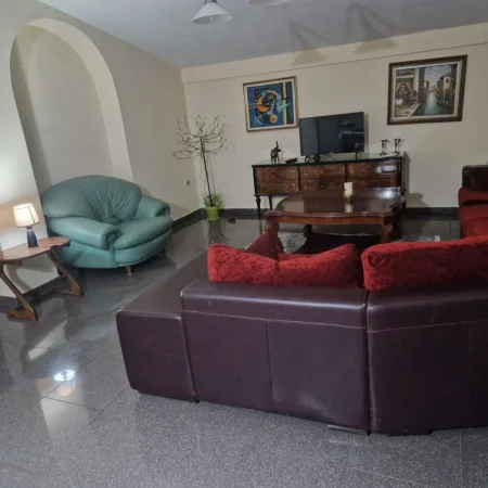 Tirane, jepet me qera apartament 2+1 Kati 4, 500 € 