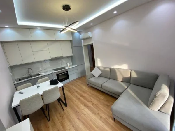 Tirane, jepet me qera apartament 2+1 Kati 4, 680 € 
