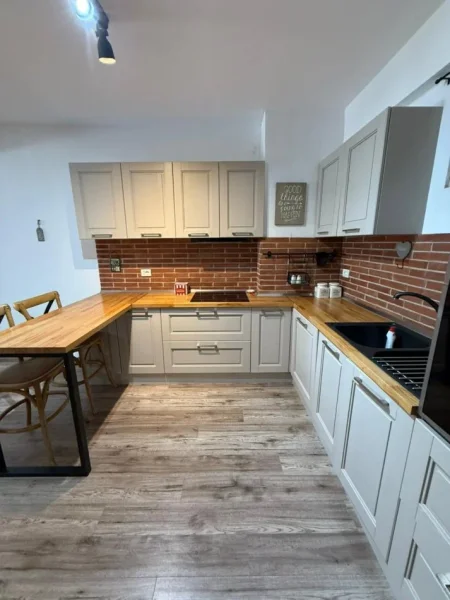 🏢 JEPET ME QIRA – APARTAMENT 2+1 + POST PARKIMI  📍 Rezidenca Kodra e Diellit