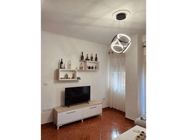 Tirane, jepet me qera apartament 2+1 Kati 2, 70 m² 550 € (Xhamlliku)