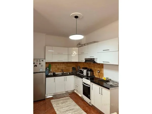 Tirane, jepet me qera apartament 2+1 Kati 2, 70 m² 550 € (Xhamlliku)