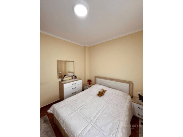 Tirane, jepet me qera apartament 2+1 Kati 2, 70 m² 550 € (Xhamlliku)