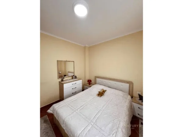 Tirane, jepet me qera apartament 2+1 Kati 2, 70 m² 550 € (Xhamlliku)