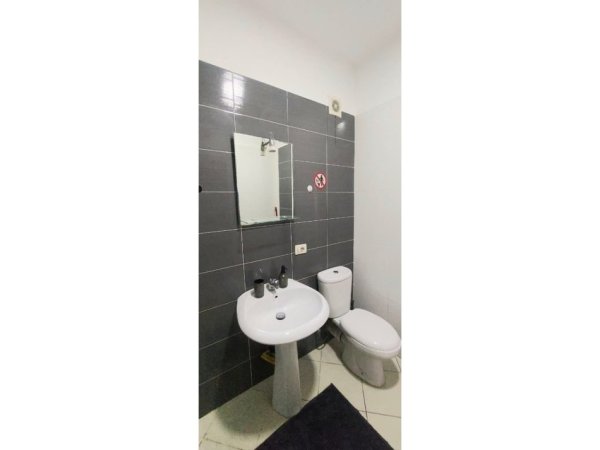 Tirane, jepet me qera apartament 1+1 Kati 6, 60 m² 550 € (Tregu elektrik)