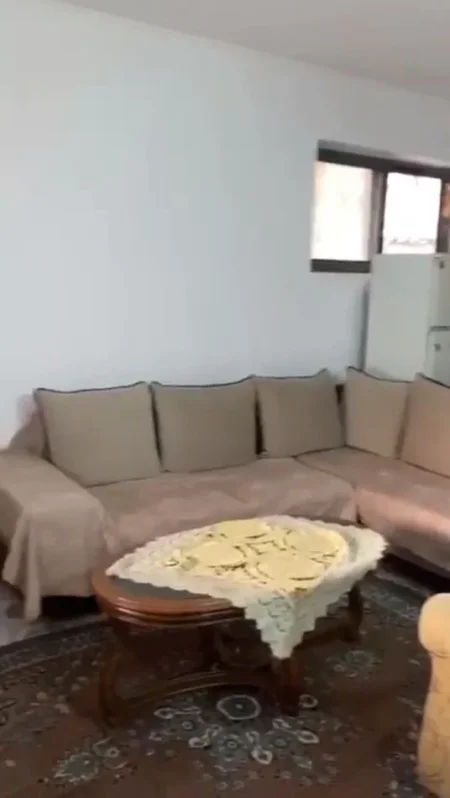 Tirane, jepet me qera apartament 2+1 Kati 1, 460 € 