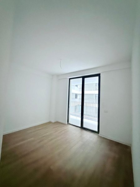 Tirane, jepet me qera zyre Kati 6, 116 m² 900 € (Mine Peza)