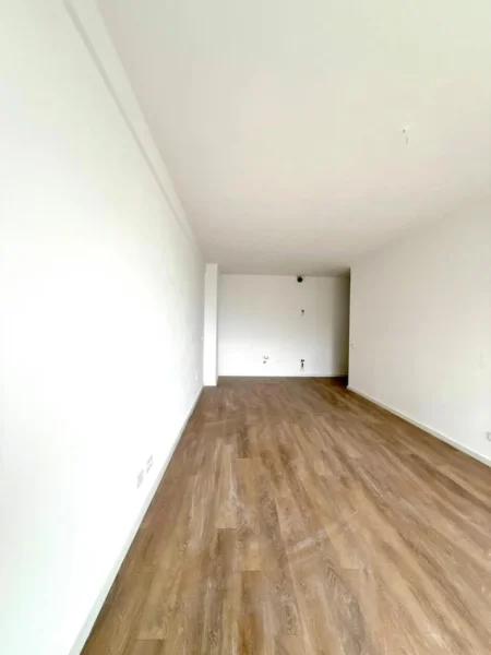 Tirane, jepet me qera zyre Kati 6, 116 m² 900 € (Mine Peza)