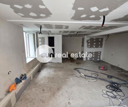 Shkoder, jepet me qera ambjent biznesi Kati 0, 36 m² (SHKODER)