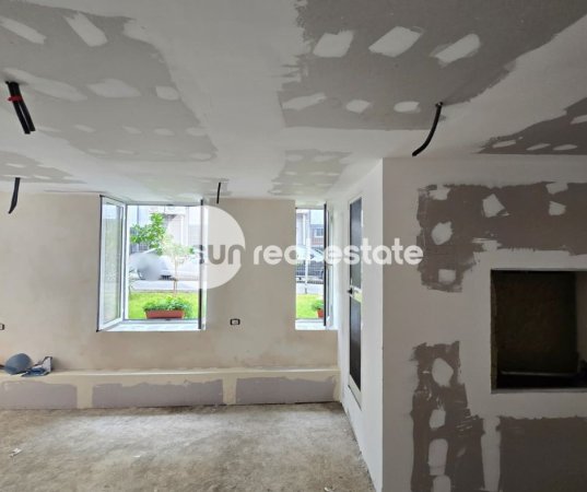 Shkoder, jepet me qera ambjent biznesi Kati 0, 36 m² (SHKODER)