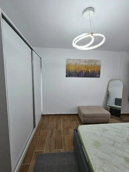 Tirane, jepet me qera apartament 1+1+Ballkon Kati 4, 64 m² 600 € (Inxhinieria Ndertimit)