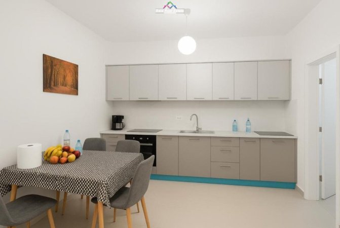 Tirane, jepet me qera apartament 1+1+Ballkon Kati 3, 67 m² 600 € (prane Bar Agronit)