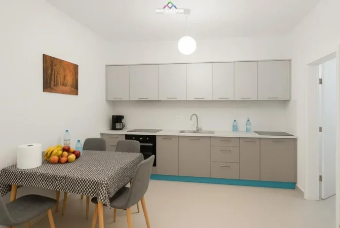 Tirane, jepet me qera apartament 1+1+Ballkon Kati 3, 67 m² 600 € (prane Bar Agronit)