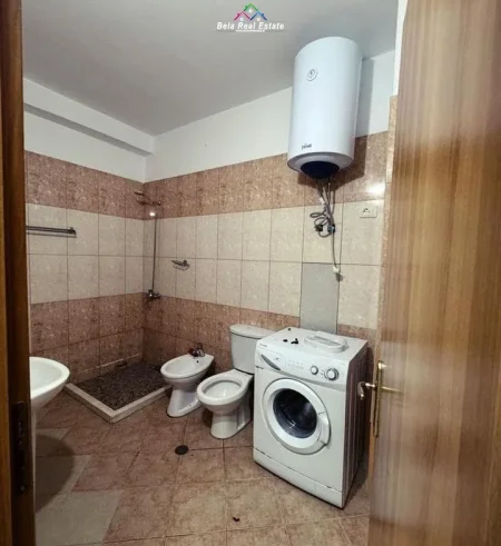 Tirane, jepet me qera apartament 2+1+Ballkon Kati 8, 110 m² 500 € (prane Bar Artistit)