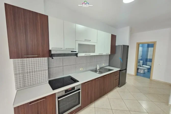 Tirane, jepet me qera apartament 2+1+Ballkon Kati 6, 120 m² 550 € (prane Farmaci Dite e Nate)