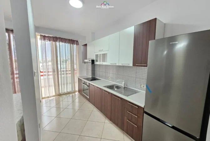 Tirane, jepet me qera apartament 2+1+Ballkon Kati 6, 120 m² 550 € (prane Farmaci Dite e Nate)