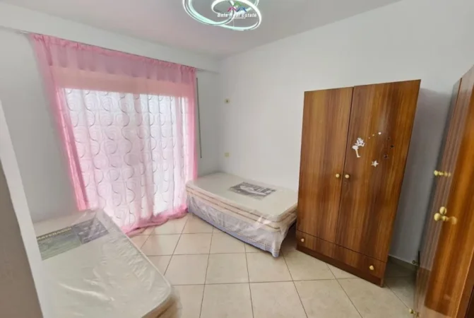 Tirane, jepet me qera apartament 2+1+Ballkon Kati 6, 120 m² 550 € (prane Farmaci Dite e Nate)