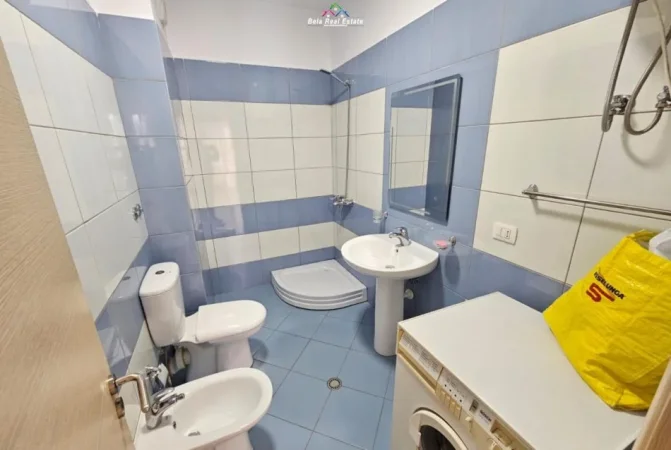 Tirane, jepet me qera apartament 2+1+Ballkon Kati 6, 120 m² 550 € (prane Farmaci Dite e Nate)