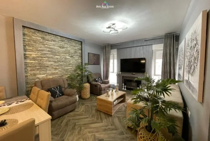 Tirane, jepet me qera apartament 2+1+Ballkon Kati 4, 98 m² 700 € (tek Kompleksi Kontakt\Magnet)