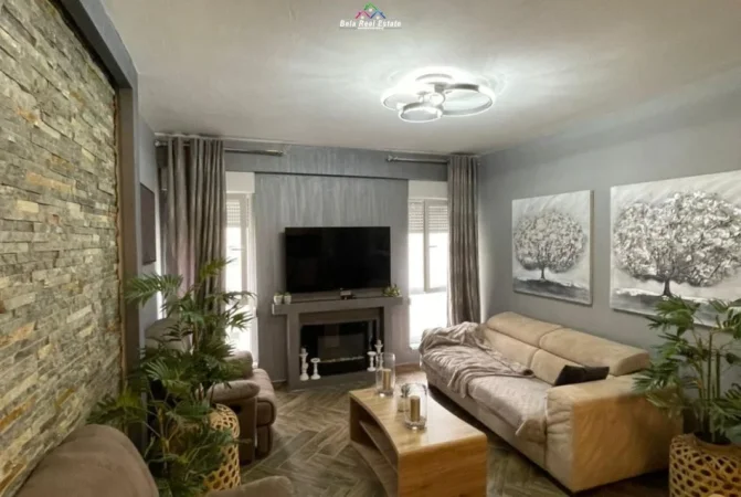 Tirane, jepet me qera apartament 2+1+Ballkon Kati 4, 98 m² 700 € (tek Kompleksi Kontakt\Magnet)