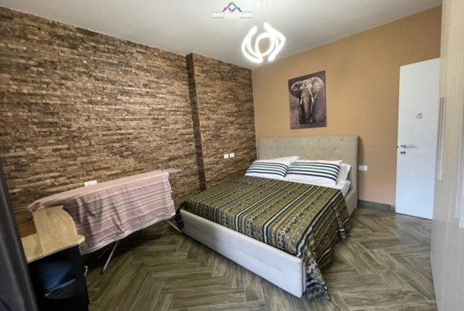 Tirane, jepet me qera apartament 2+1+Ballkon Kati 4, 98 m² 700 € (tek Kompleksi Kontakt\Magnet)