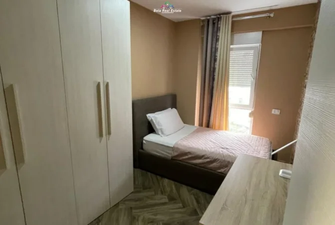 Tirane, jepet me qera apartament 2+1+Ballkon Kati 4, 98 m² 700 € (tek Kompleksi Kontakt\Magnet)