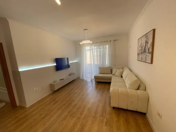 Tirane, shitet apartament 1+1 Kati 8, 62 m² 109.000 € (Astir)