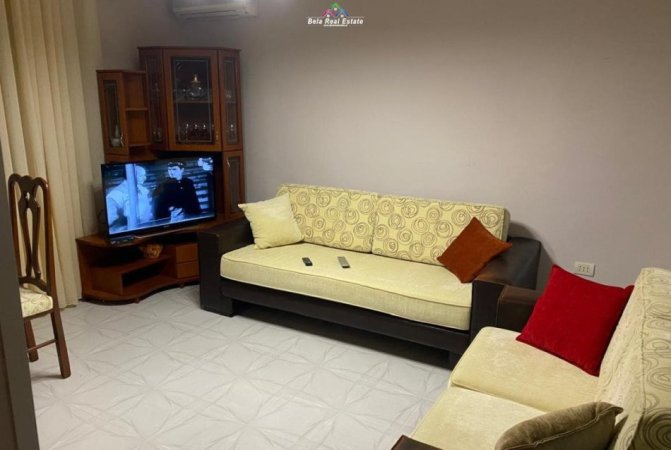 Tirane, jepet me qera apartament 1+1+Ballkon Kati 4, 57 m² 500 € (prane Orange Farmaci)