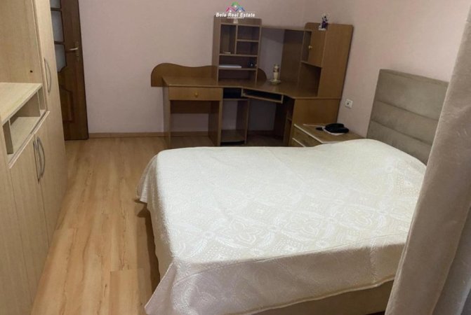 Tirane, jepet me qera apartament 1+1+Ballkon Kati 4, 57 m² 500 € (prane Orange Farmaci)