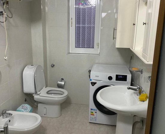 Tirane, jepet me qera apartament 1+1+Ballkon Kati 4, 57 m² 500 € (prane Orange Farmaci)