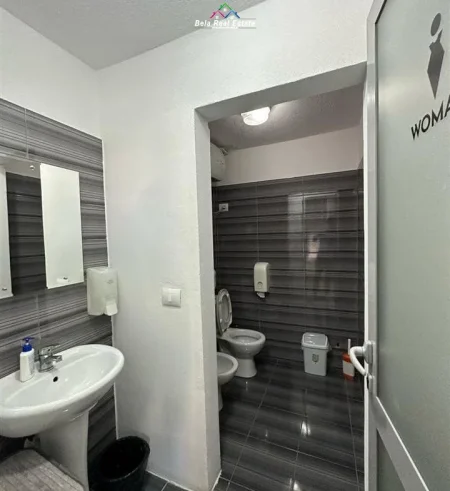 Tirane, jepet me qera zyre Kati 2, 180 m² 4.000 € (prane Drejtorise se Policise)