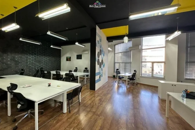 Tirane, jepet me qera zyre Kati 2, 180 m² 4.000 € (prane Drejtorise se Policise)