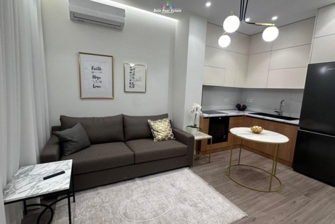 Tirane, jepet me qera apartament 1+1+Ballkon Kati 8, 50 m² 620 € (prane Mullirit te Vjeter)