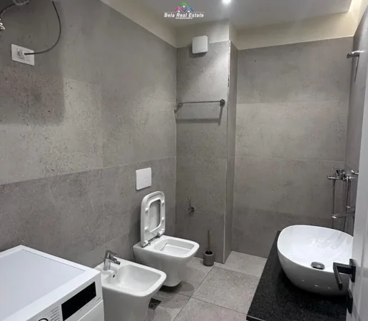 Tirane, jepet me qera apartament 1+1+Ballkon Kati 8, 50 m² 620 € (prane Mullirit te Vjeter)