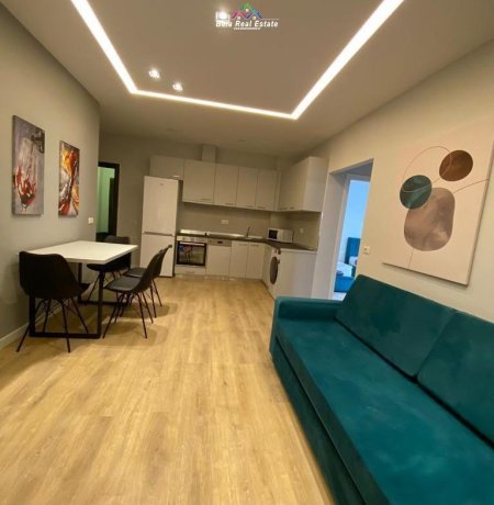 Tirane, jepet me qera apartament 2+1+Ballkon Kati 1, 700 m² 700 € (prane inxhinierise se ndertimit)