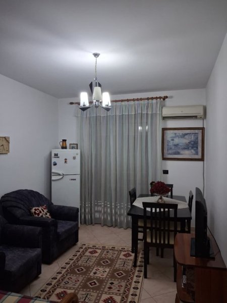 Tirane, jepet me qera apartament 2+1 Kati 4, 830 € 
