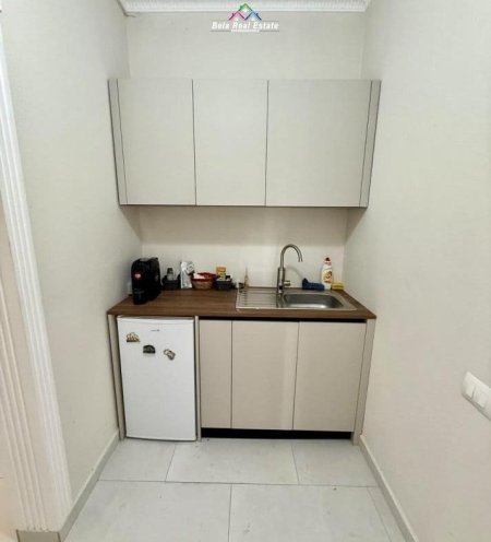 Tirane, jepet me qera zyre Kati 1, 150 m² 650 € (prane Depove te Ujit)