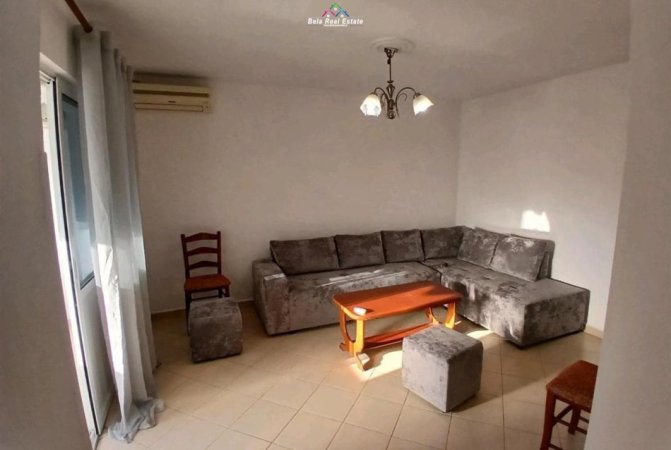 Tirane, jepet me qera apartament 1+1+Ballkon Kati 4, 65 m² 450 € (prane shkolles Bajram Curr)