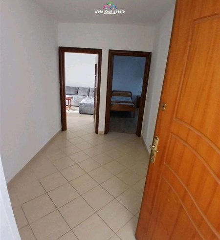 Tirane, jepet me qera apartament 1+1+Ballkon Kati 4, 65 m² 450 € (prane shkolles Bajram Curr)