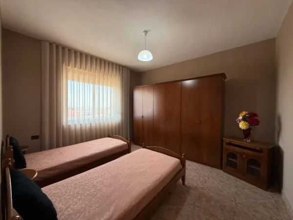 Tirane, jepet me qera apartament 2+1 Kati 3, 510 € 
