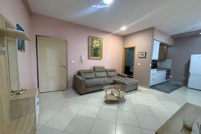 Tirane, jepet me qera apartament 2+1+Ballkon Kati 2, 80 m² 600 € (Prane Mullirit)