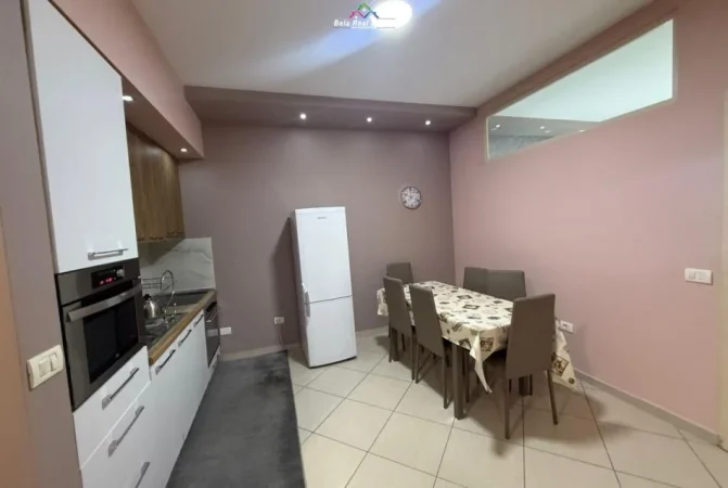 Tirane, jepet me qera apartament 2+1+Ballkon Kati 2, 80 m² 600 € (Prane Mullirit)