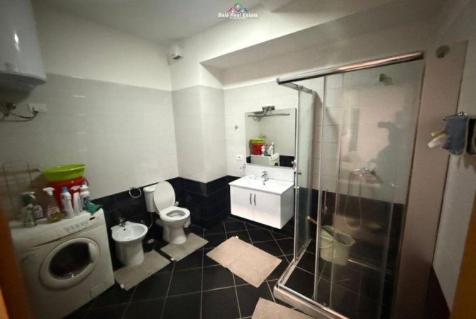 Tirane, jepet me qera apartament 2+1+Ballkon Kati 2, 80 m² 600 € (Prane Mullirit)