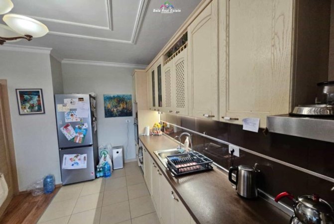 Tirane, jepet me qera Vile 3+1+Aneks+Ballkon Kati 3, 150 m² 900 € (prane Natyres se Qete)