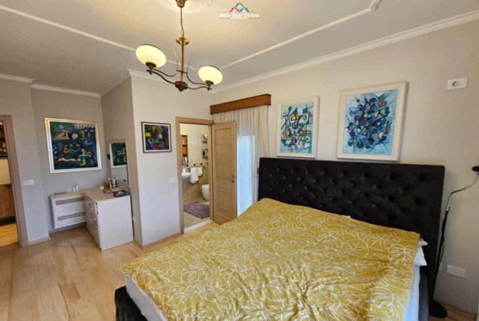 Tirane, jepet me qera Vile 3+1+Aneks+Ballkon Kati 3, 150 m² 900 € (prane Natyres se Qete)