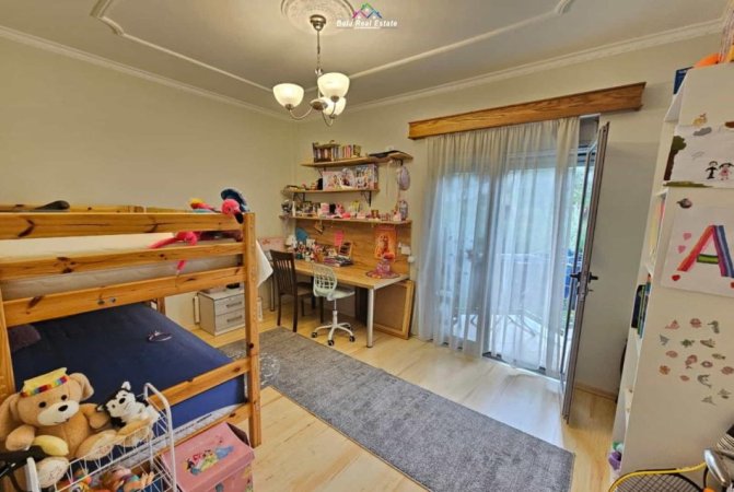 Tirane, jepet me qera Vile 3+1+Aneks+Ballkon Kati 3, 150 m² 900 € (prane Natyres se Qete)