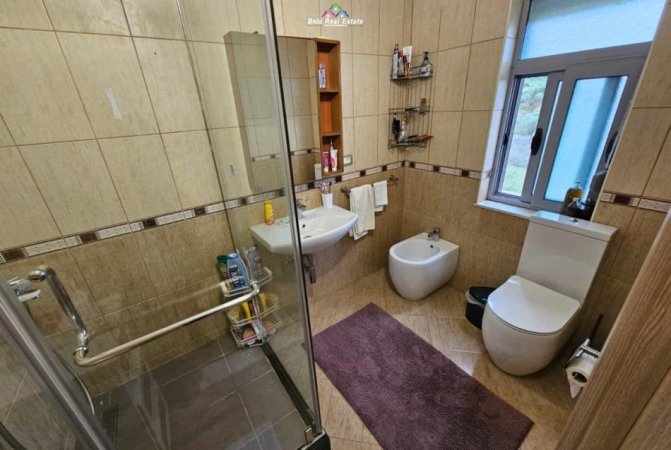 Tirane, jepet me qera Vile 3+1+Aneks+Ballkon Kati 3, 150 m² 900 € (prane Natyres se Qete)